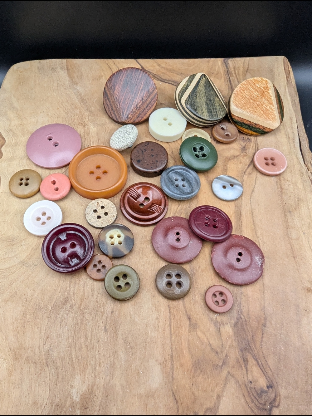 Lot Of Buttons. Vintage Buttons- Mother Of Pearl - Retro Buttons- Metal Buttons. - Picture 10 of 12